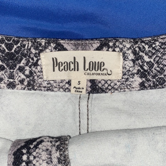 Snake skin pattern skirt , peach love brand! - Picture 2 of 4